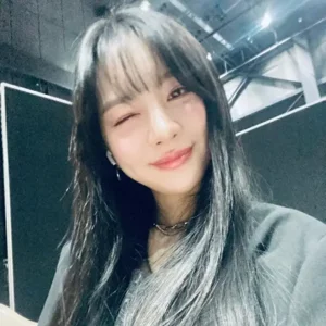 YiYeon gallery image