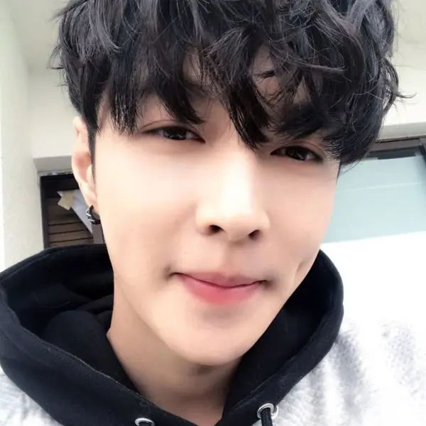 Lay Zhang gallery image