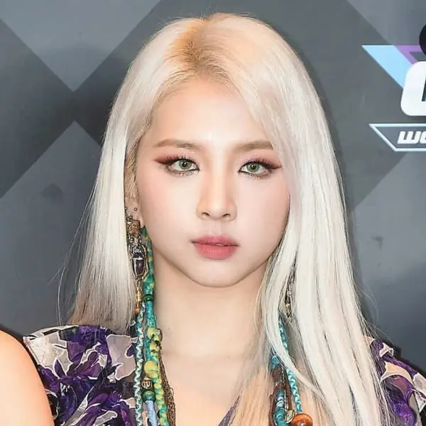 Jeon Jiwoo gallery image