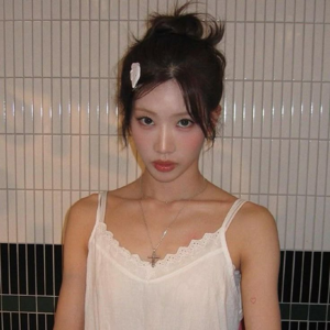 Kim Lip gallery image