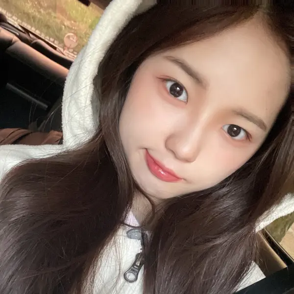 Lee JiWoo gallery image