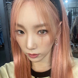 Taeyeon gallery image