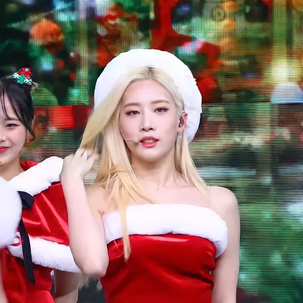 Kim Lip gallery image