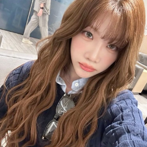 Kim Lip gallery image