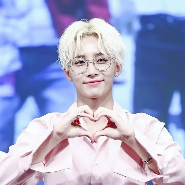 Jeonghan gallery image