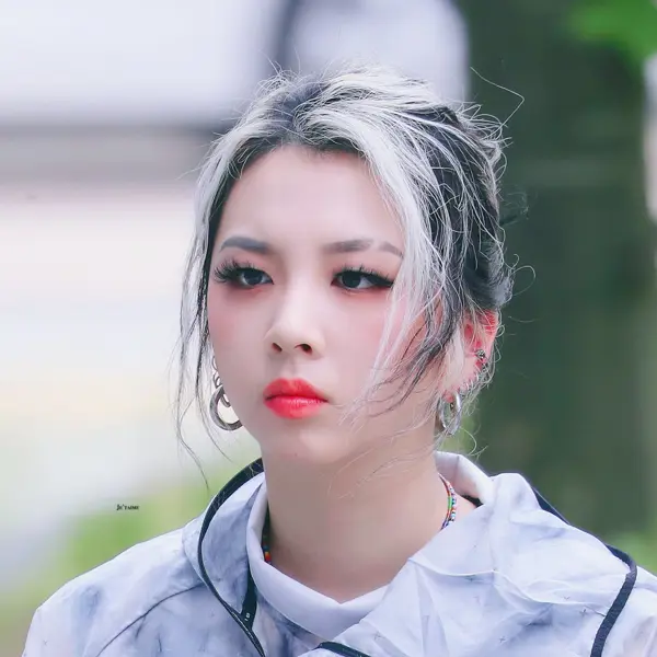 Jeon Jiwoo gallery image