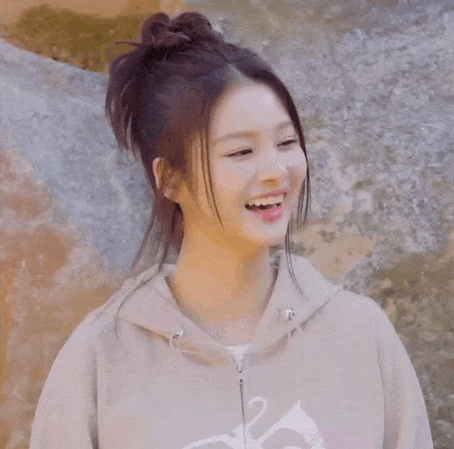 Sullyoon gif