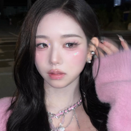 Kim ChaeYeon gallery image