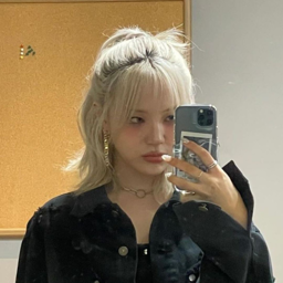 Moon Sua gallery image