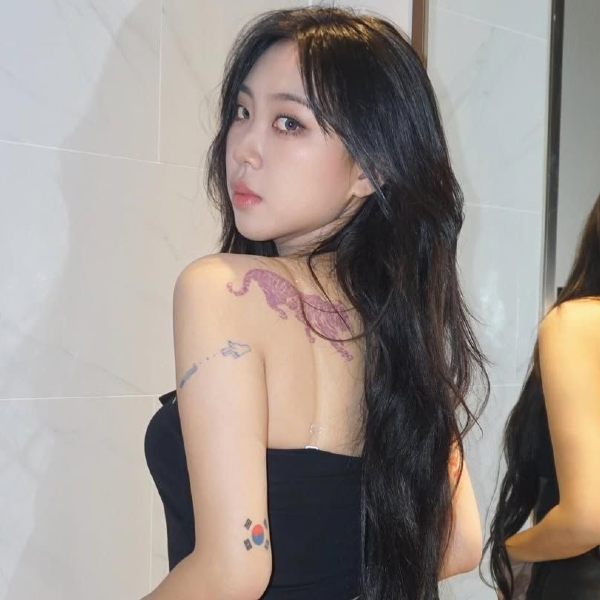 Lee Young-ji  gallery image