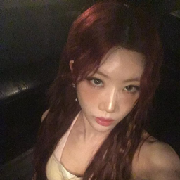 Kim Lip gallery image