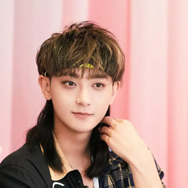 Huang Zitao gallery image
