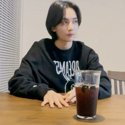 Jeonghan gallery image