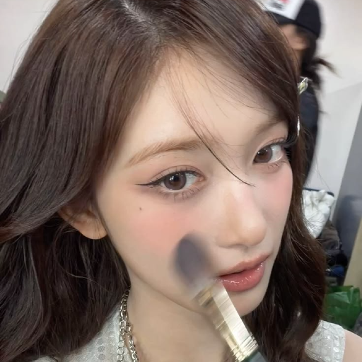 Leeseo gallery image