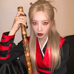 Kim Lip gallery image