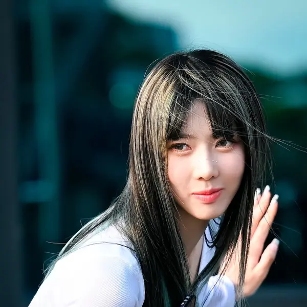 Yoohyeon gallery image