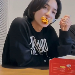 Jeonghan gallery image