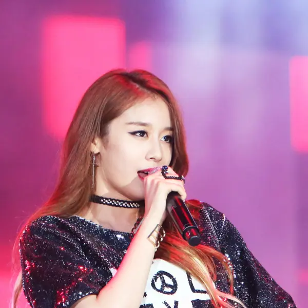 Jiyeon gallery image