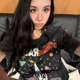 Chaeyoung gallery image