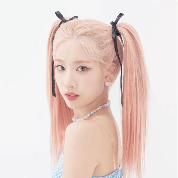 Kim Lip gallery image