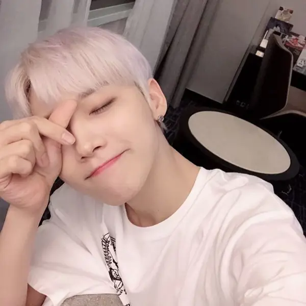 Jeon Woong gallery image