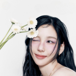 Taeyeon gallery image