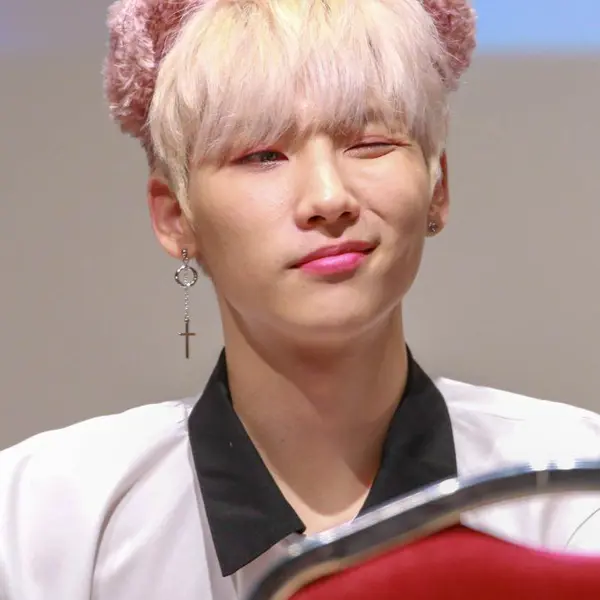 Jeon Woong gallery image