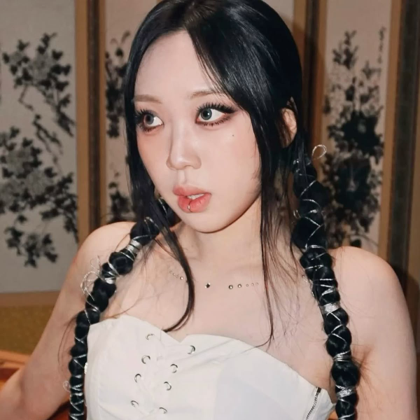 Lee Young-ji  gallery image