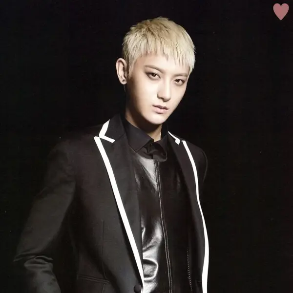 Huang Zitao gallery image