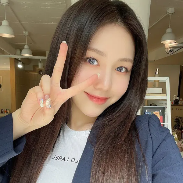 Dahyun gallery image