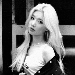Kim Lip gallery image