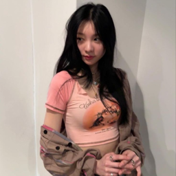 YiYeon gallery image