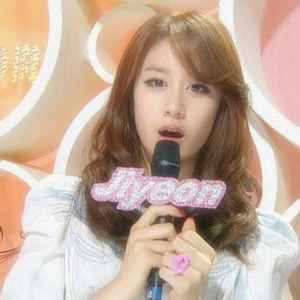 Jiyeon gallery image