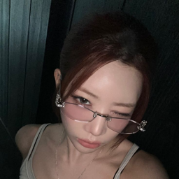 Kim Lip gallery image