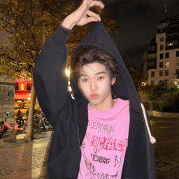 TeeTee gallery image