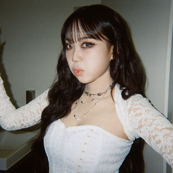 Lee Young-ji  gallery image