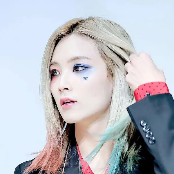 Jeonghan gallery image