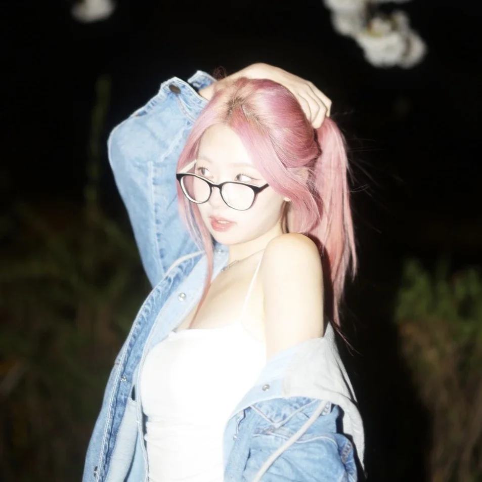 Minji gallery image