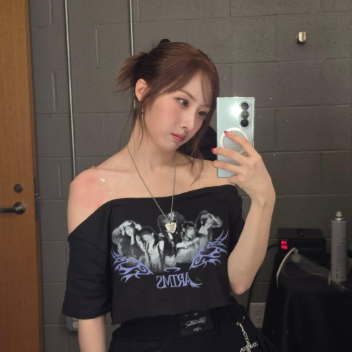 HaSeul gallery image