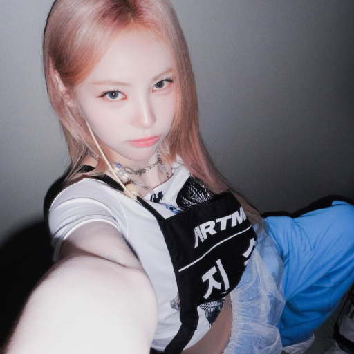 Jinsoul gallery image