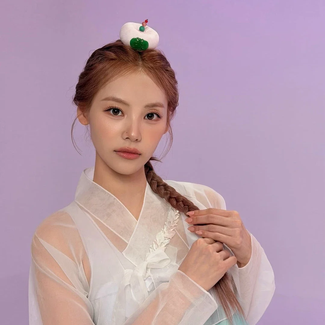 Jinsoul gallery image