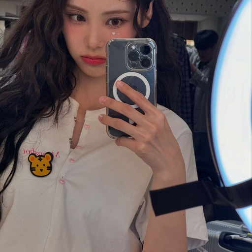 Jinsoul gallery image