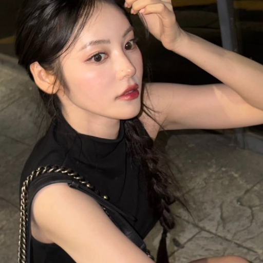 Jinsoul gallery image