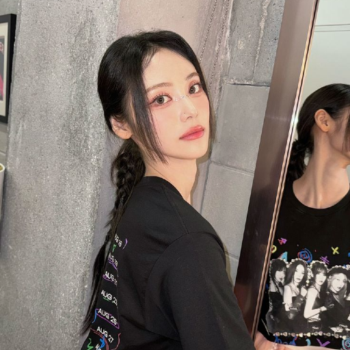 Jinsoul gallery image