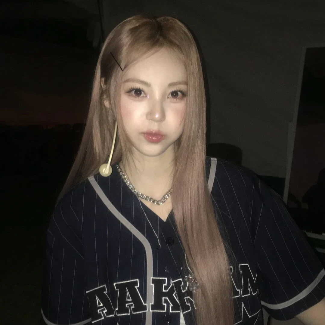 Jinsoul gallery image
