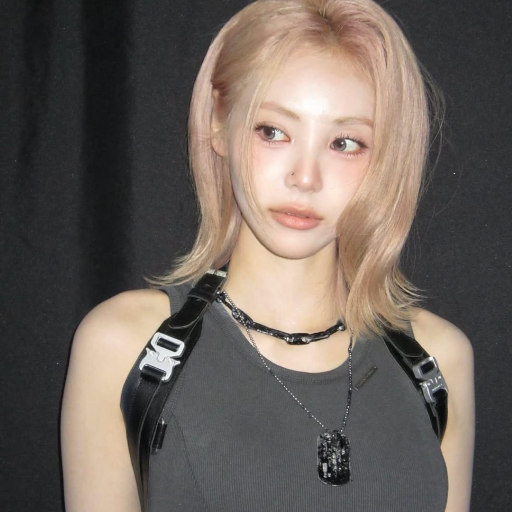 Jinsoul gallery image