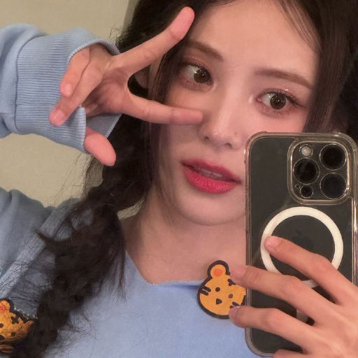 Jinsoul gallery image