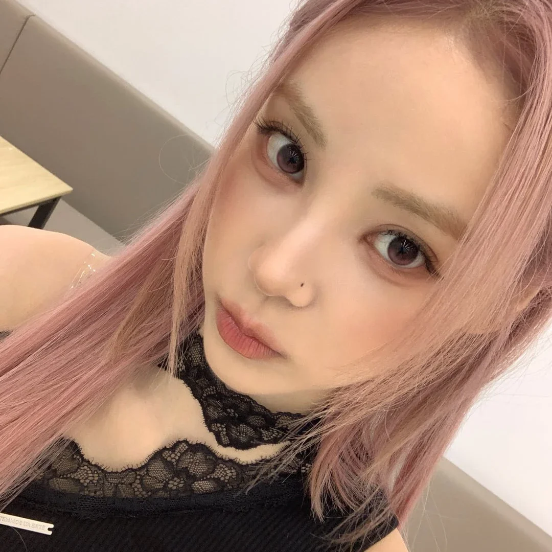 Jinsoul gallery image