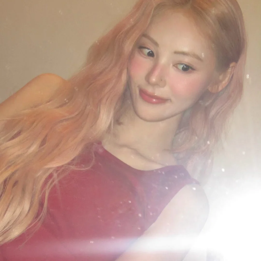 Jinsoul gallery image