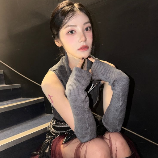 Jinsoul gallery image